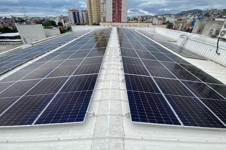 Sistema fotovoltaico de 115 kWp em Belo Horizonte